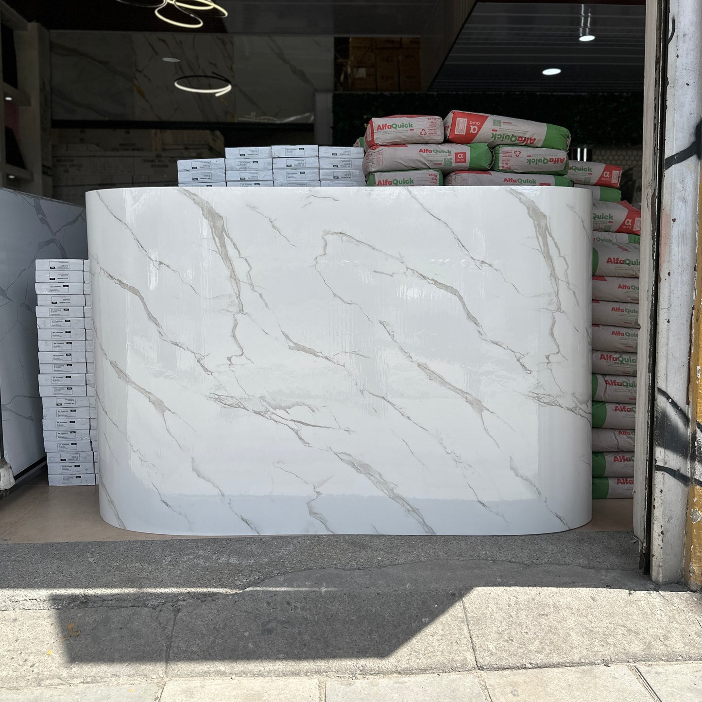 Rollo de mármol adhesivo Carrara blanco F-16 :1.20 x 2.40 Metros